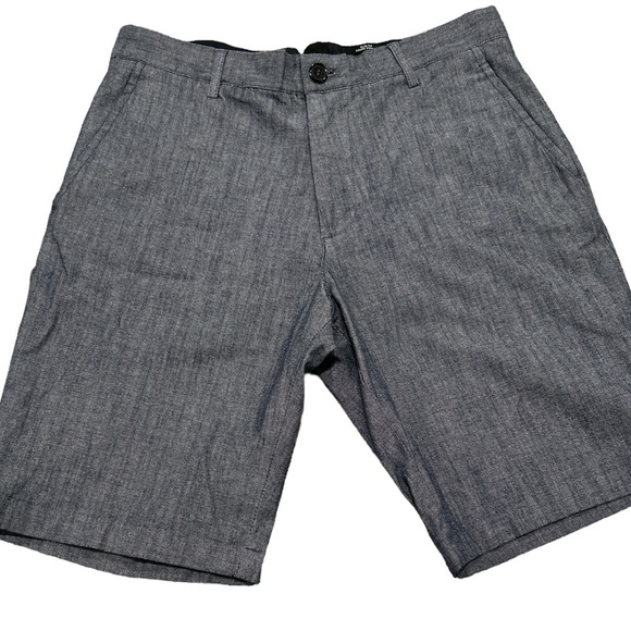 BNWT Size 32 H&M slim fit shorts, 2 side pockets, 2 back pockets and belt loops - Picture 1 of 10